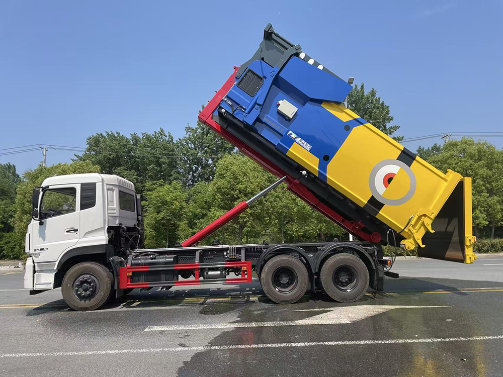 東風天龍后八輪垃圾車帶垃圾箱